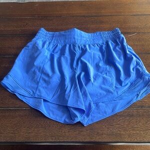Womens lululemon Hotty Hot womens 4’ size 8 shorts